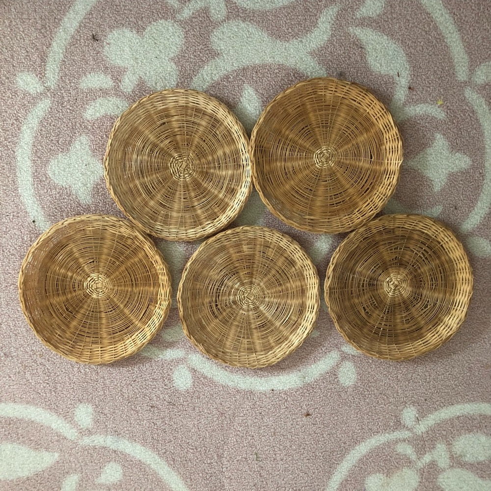 6 WICKER TRIVETS